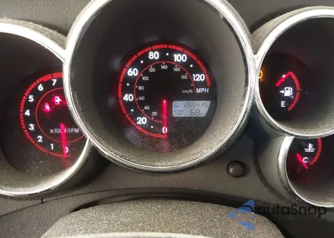 2005 Pontiac Vibe z USA, uszkodzony, nr VIN 5Y2SL63845Z449737